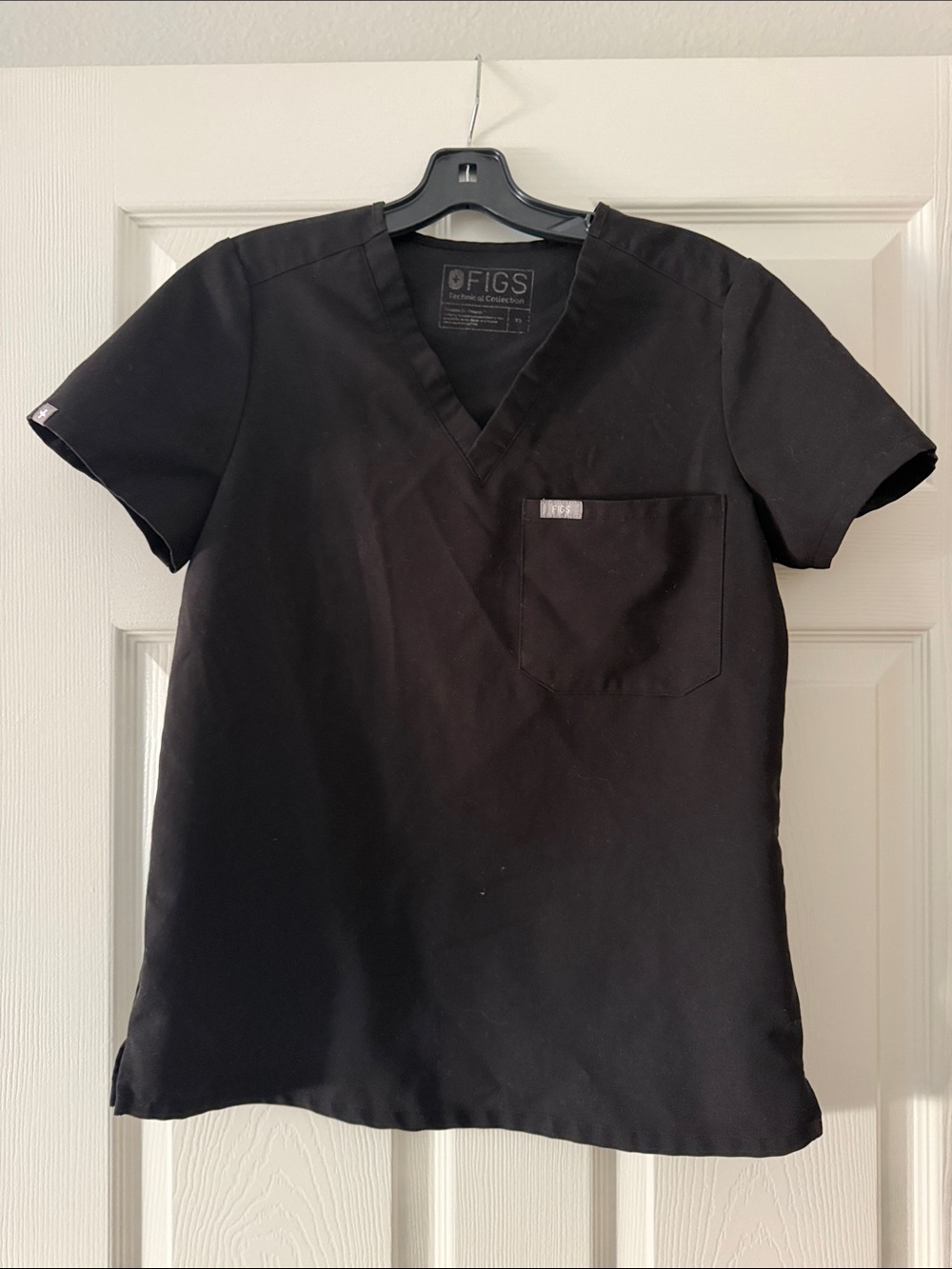 FIGS Black V-Neck Scrub Top